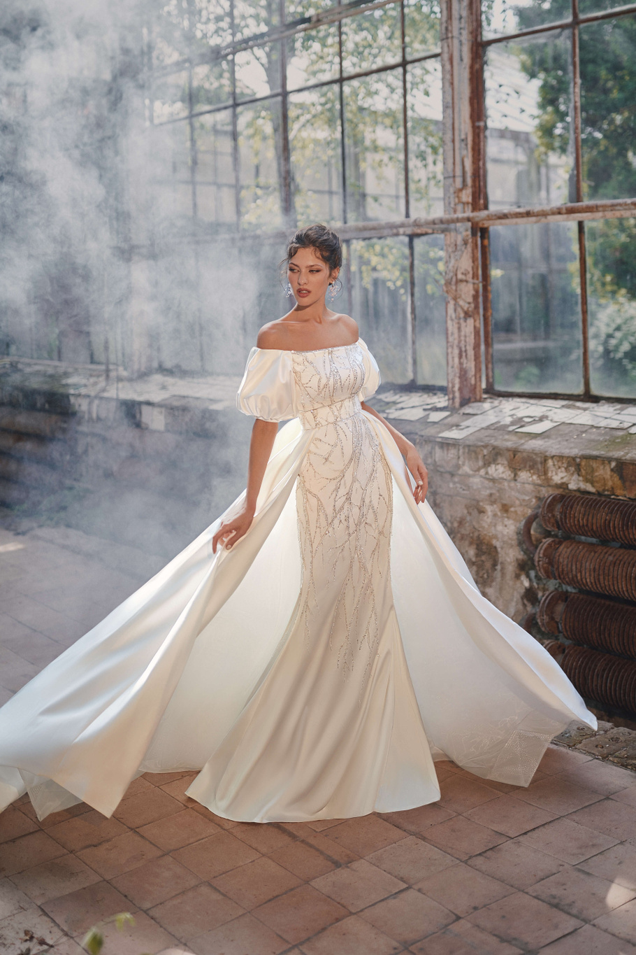 Купить свадебное платье «Ода» с кружевом Анже Этуаль из коллекции Леди Перл 2021 года в салоне «Мэри Трюфель»