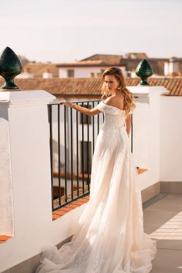 Свадебное платье «19334» Луссано Брайдал — купить в Волгограде из коллекции 2021 Essential Арт. 19334