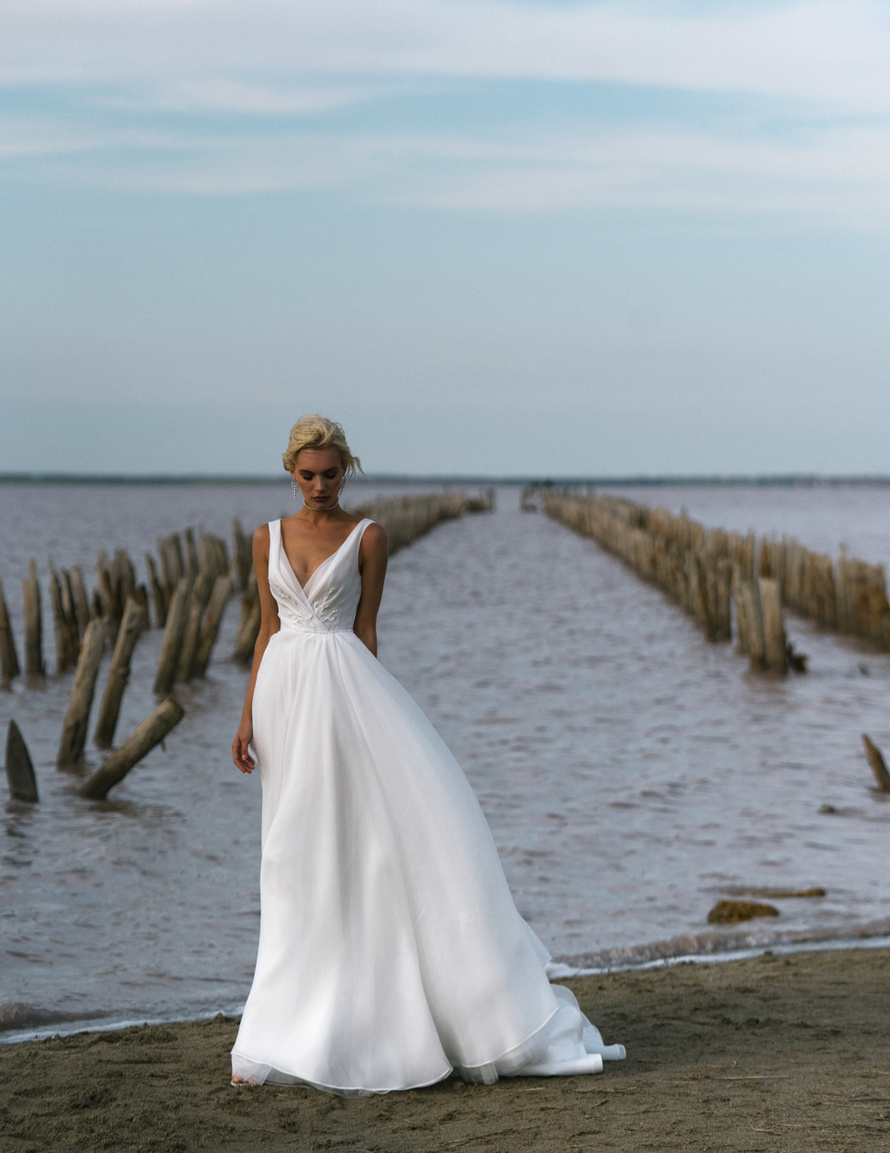 Купить свадебное платье «Леона» Наталья Романова из коллекции Блаш 2022 года в салоне «Мэри Трюфель»