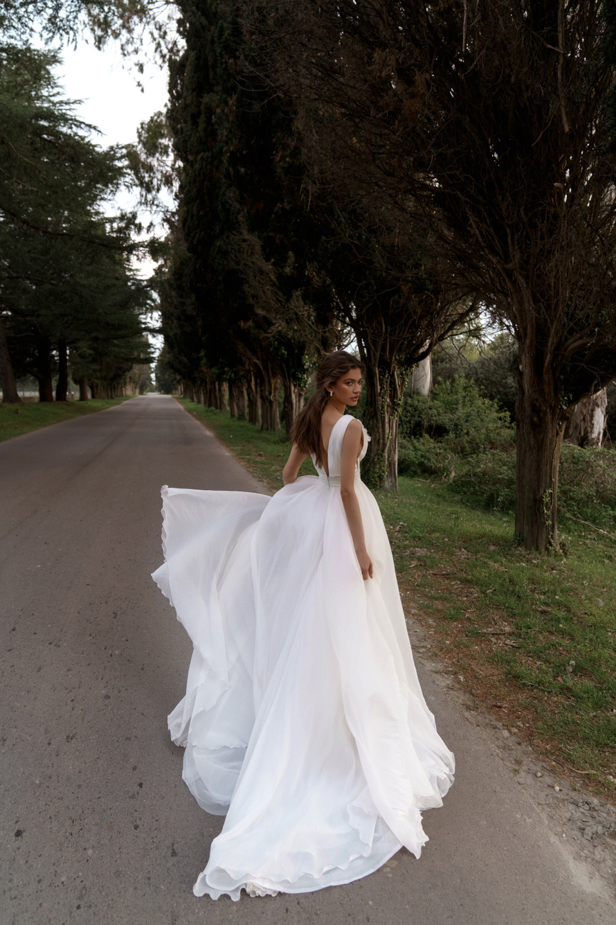Купить свадебное платье «Ленгрис» Натальи Романовой из коллекции Сандримс 2023 года в салоне «Мэри Трюфель»