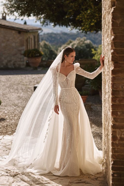 Wedding dresses up to 5 000$