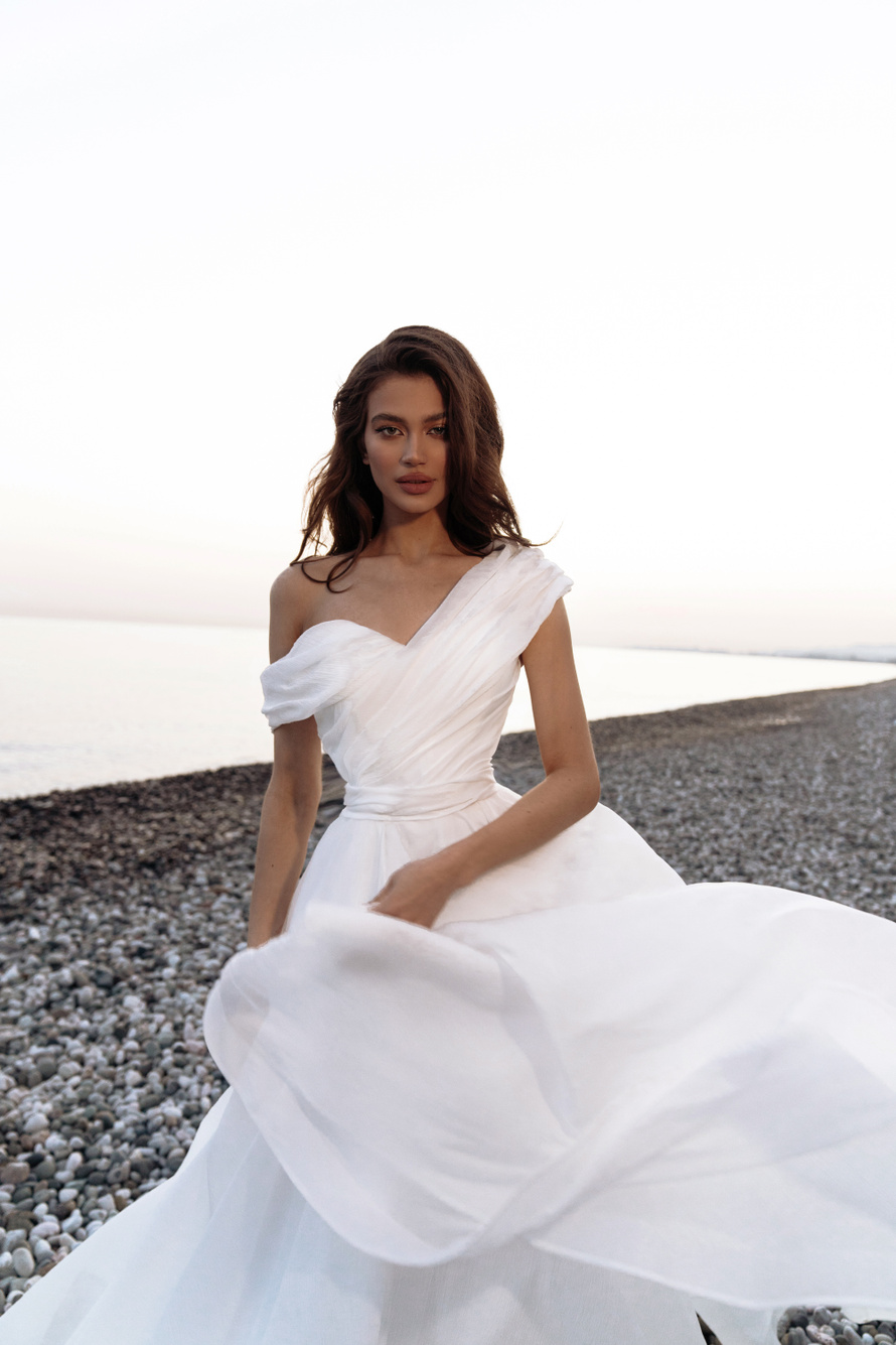 Купить свадебное платье «Аиша» Натальи Романовой из коллекции Сандримс 2023 года в салоне «Мэри Трюфель»