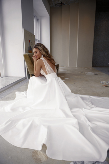 Купить свадебное платье «Маура» Натальи Романовой из коллекции 2021 в салоне «Мэри Трюфель»