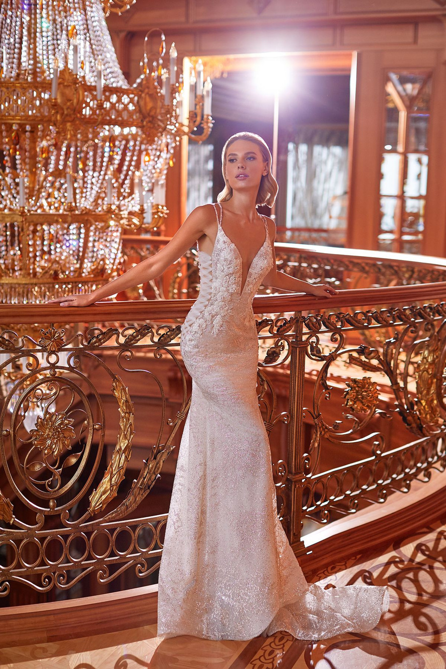 Купить свадебное платье Перформанс Дарья Карлози из коллекции 2021 года в салоне «Мэри Трюфель»