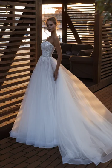 Купить свадебное платье «Сиена» Натальи Романовой из коллекции 2019 в интернет-магазине «Мэри Трюфель» Сиена