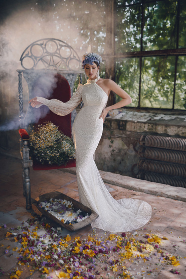 Купить свадебное платье «Шанталь» с кружевом Анже Этуаль из коллекции Леди Перл 2021 года в салоне «Мэри Трюфель»