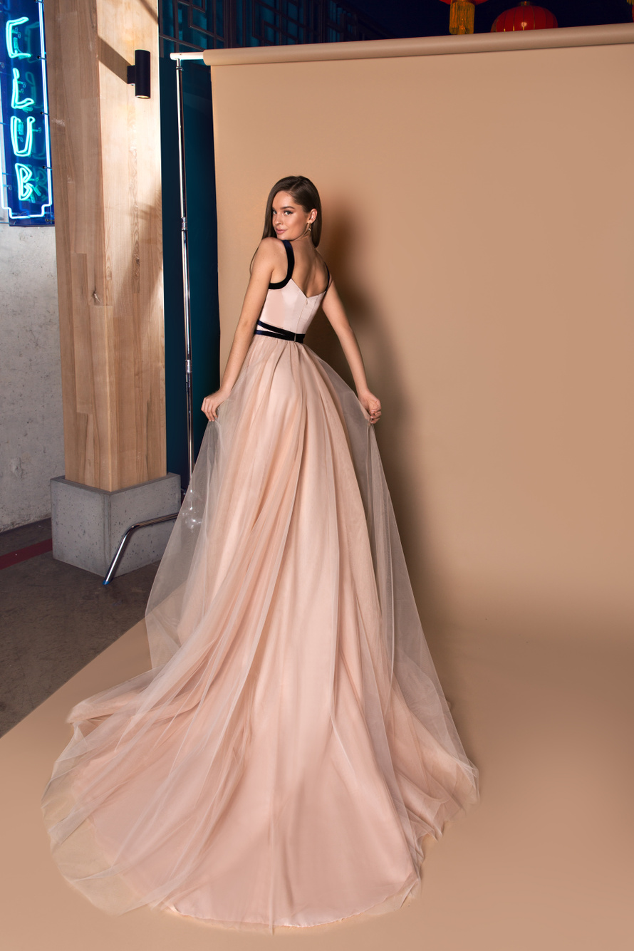 Купить вечернее платье Кристал Дизайн (Арт. 18101) в салоне свадебных платьев