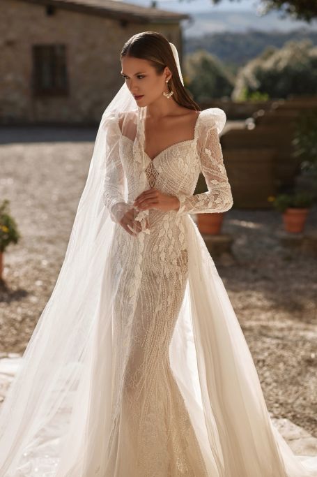 Wedding dresses in classic style
