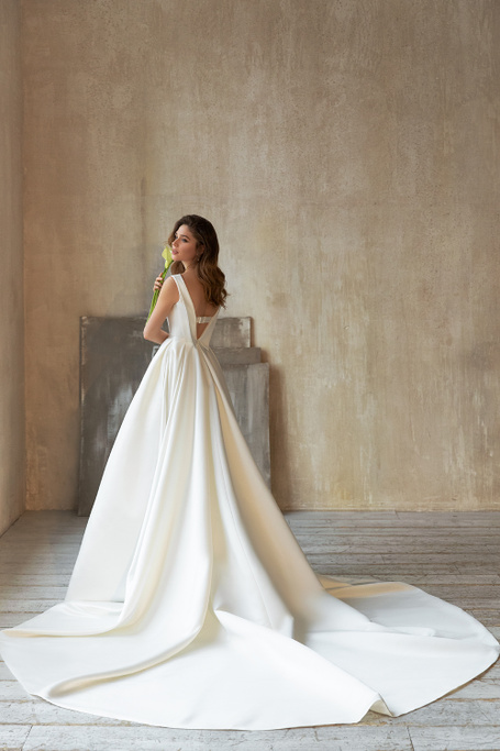 Свадебное платье «Лидия» Евы Лендел — купить в Краснодаре платье Лидия из коллекции "Меньше значит больше"2021