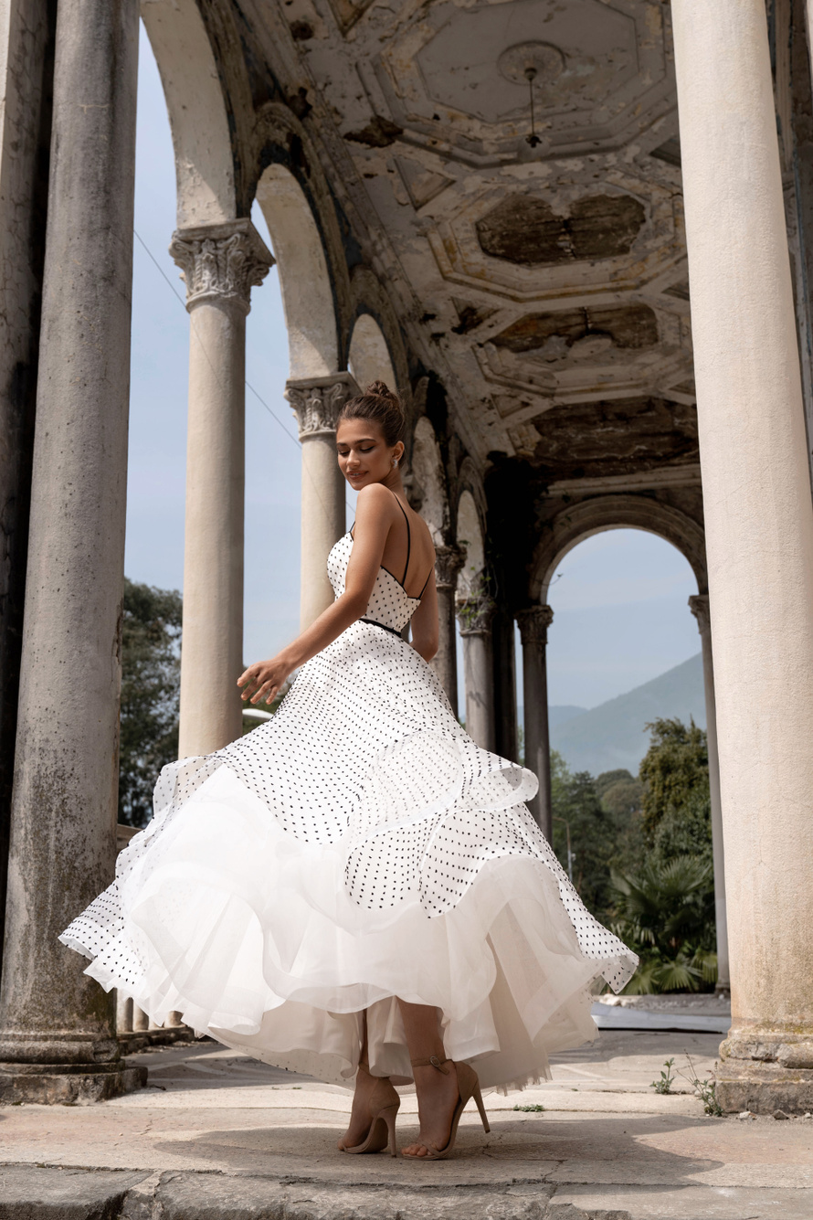 Купить свадебное платье «Кайла» Натальи Романовой из коллекции Сандримс 2023 года в салоне «Мэри Трюфель»
