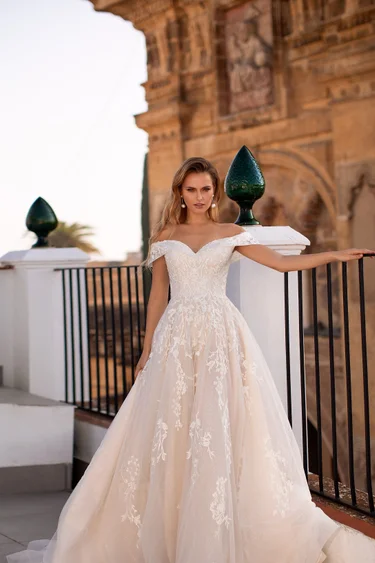 Свадебное платье «19334» Луссано Брайдал — купить в Волгограде из коллекции 2021 Essential Арт. 19334