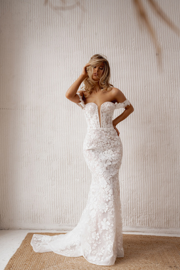 Купить свадебное платье «Ленара» Наталья Романова из коллекции 2025 года в салоне «Мэри Трюфель»