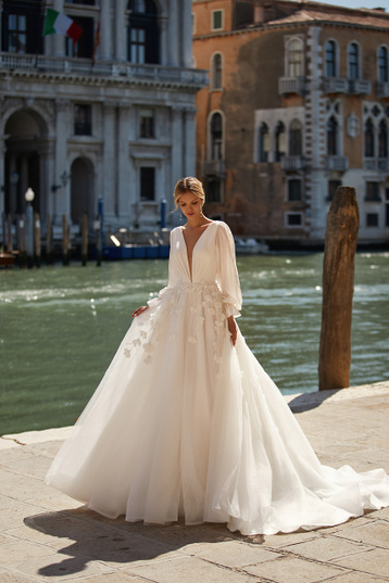 Buy wedding dress «Roxana» Katy Corso from the collection It is Love of 2023 in the boutique “Mary Trufel”