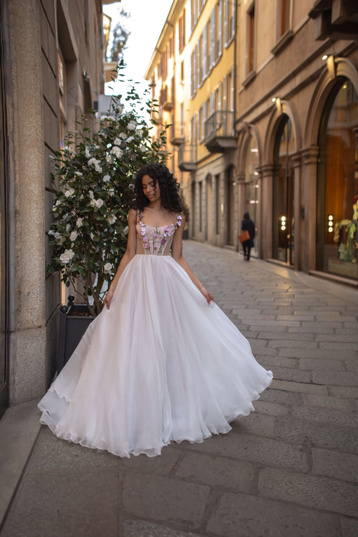 Buy wedding dress «Sufle» Rara Avis from the collection of Dolce Vita 2023 in the boutique “Mary Trufel”