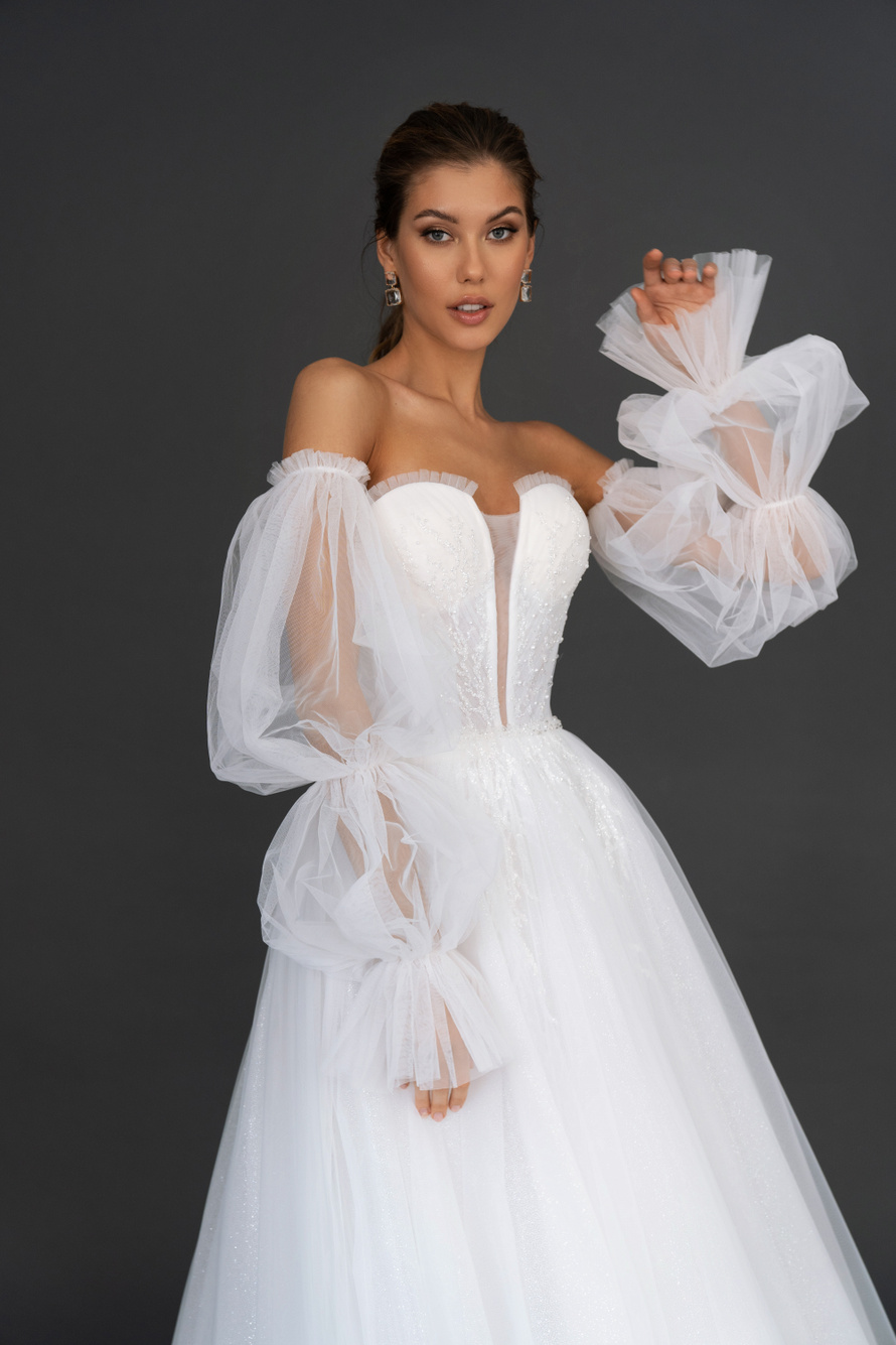Купить короткое свадебное платье «Мориа» Натальи Романовой из коллекции 2021 в салоне «Мэри Трюфель»