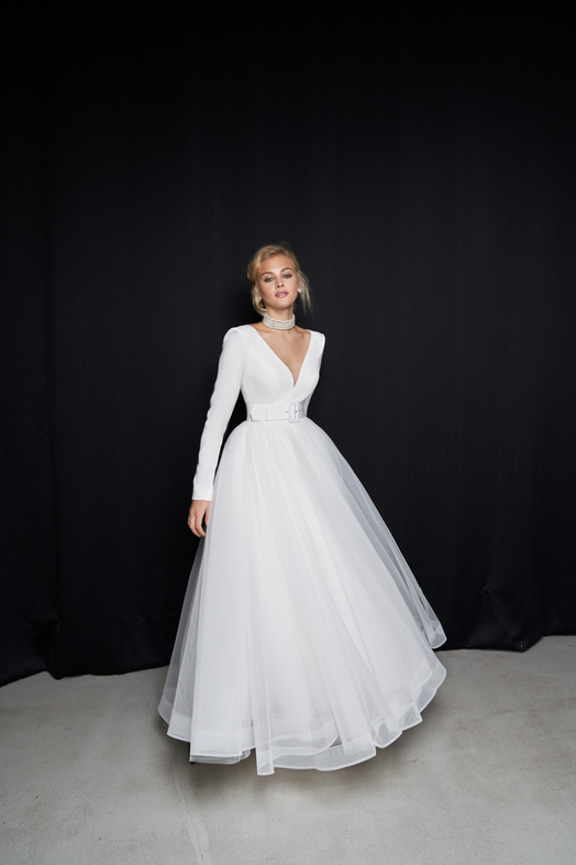 Свадебное платье «Ойра» Марта — купить в Москве платье Ойра из коллекции 2021 года