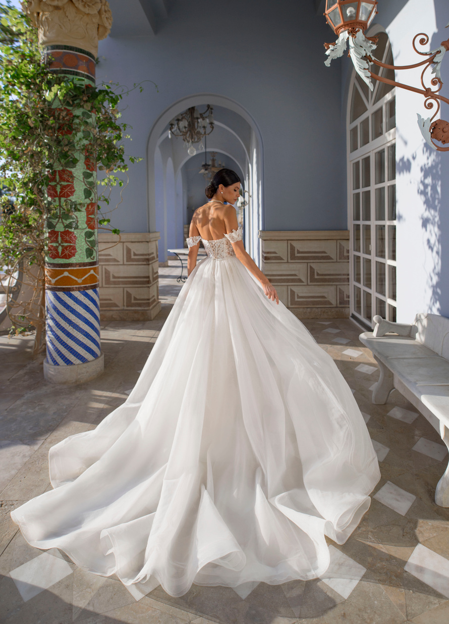 Купить свадебное платье Арт. 21383 Нора Навиано из коллекции 2023 года в салоне «Мэри Трюфель»