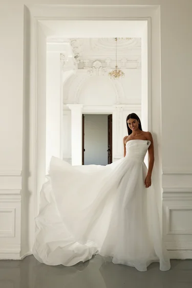 Купить свадебное платье «Доротэ» Эстелавия из коллекции Одна на миллион 2024 года в салоне «Мэри Трюфель» Доротэ