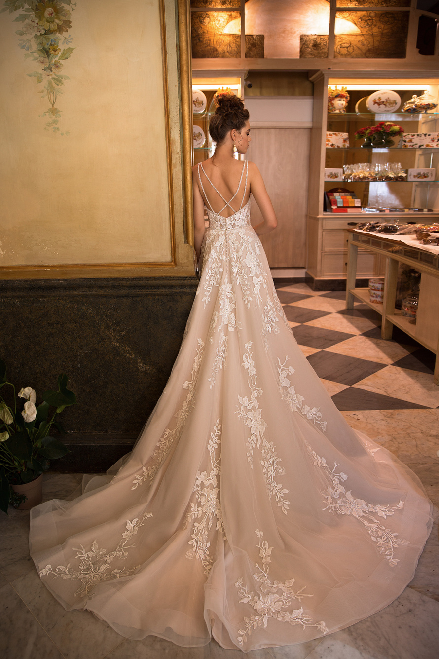 Купить свадебное платье «Арт. 18034» Луссано Брайдал из коллекции 2019 в салоне
