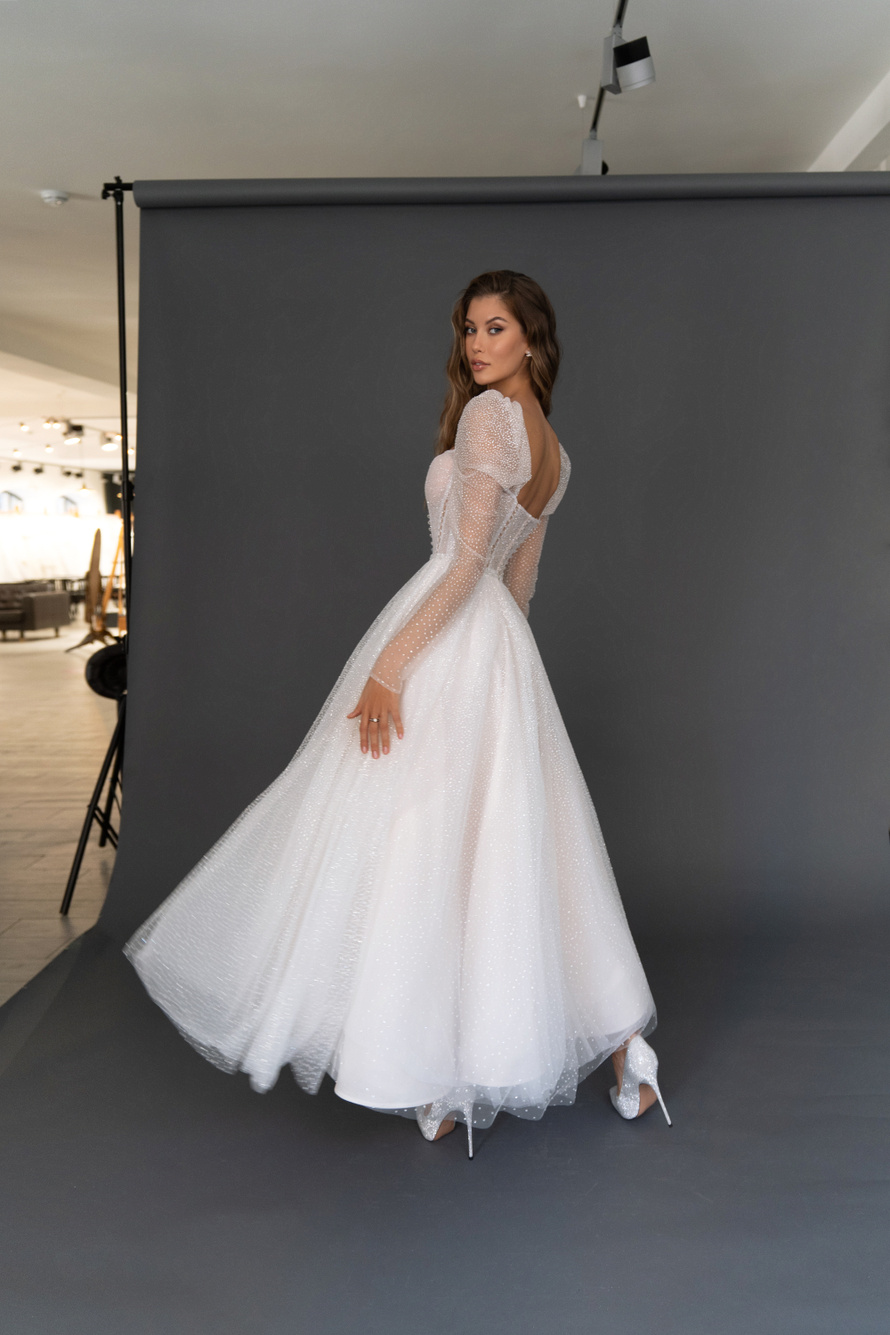 Купить короткое свадебное платье «Дейзи» Натальи Романовой из коллекции 2021 в салоне «Мэри Трюфель»