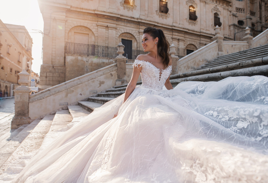Купить свадебное платье «Арт. 19053» Луссано Брайдал из коллекции 2019 в салоне