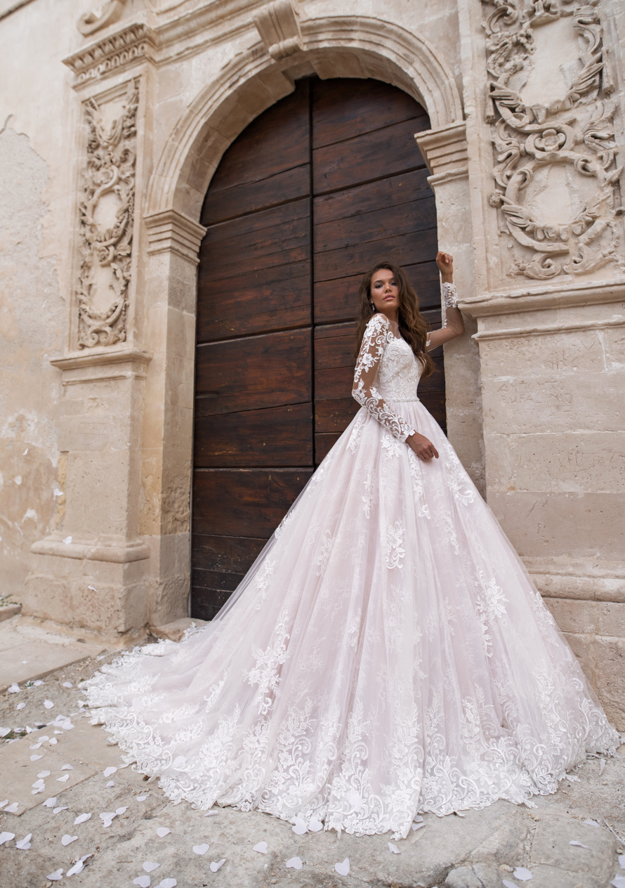 Купить свадебное платье «Арт. 19038» Луссано Брайдал из коллекции 2019 в Краснодаре недорого