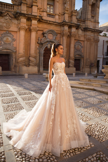 Купить свадебное платье «Арт. 19052» Луссано Брайдал из коллекции 2019 в Самаре