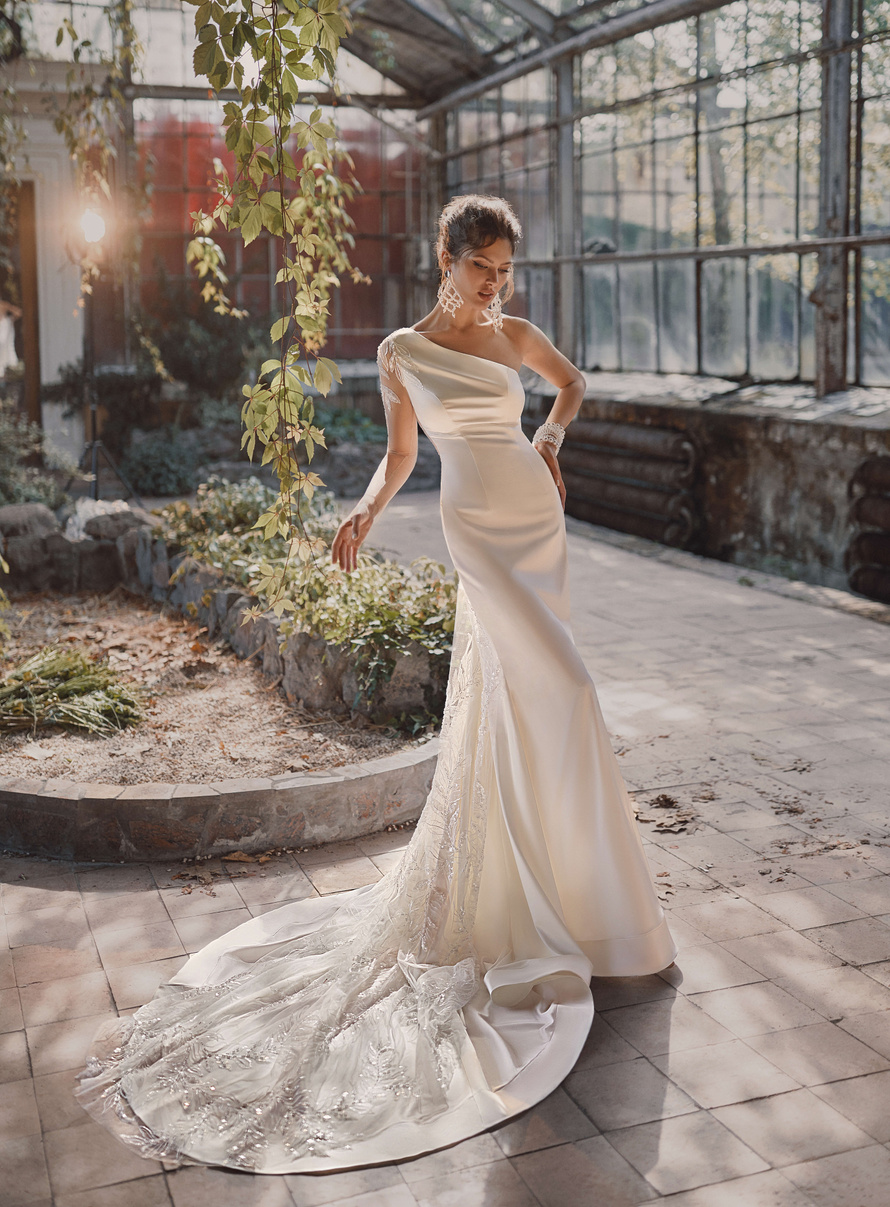 Купить свадебное платье «Анри» с кружевом Анже Этуаль из коллекции Леди Перл 2021 года в салоне «Мэри Трюфель»