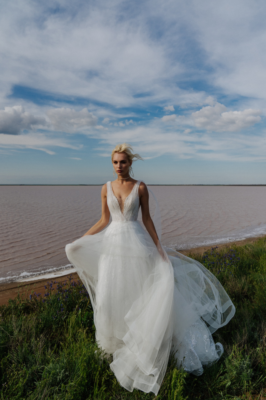 Купить свадебное платье «Таис» Наталья Романова из коллекции Блаш 2022 года в салоне «Мэри Трюфель»