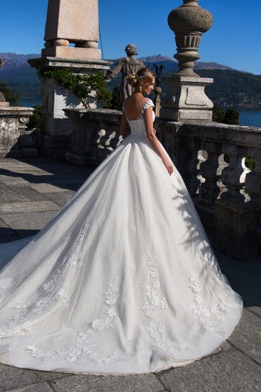Купить свадебное платье «Арт. 16876» Луссано Брайдал из коллекции 2018 в интернет-магазине