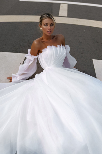 Buy a wedding dress «Chelsey» by Natalia Romanova from the Wings 2021 collection boutique “Mary Trufel”