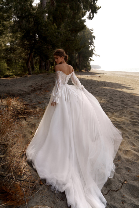Купить свадебное платье «Латона» Натальи Романовой из коллекции Сандримс 2023 года в салоне «Мэри Трюфель»