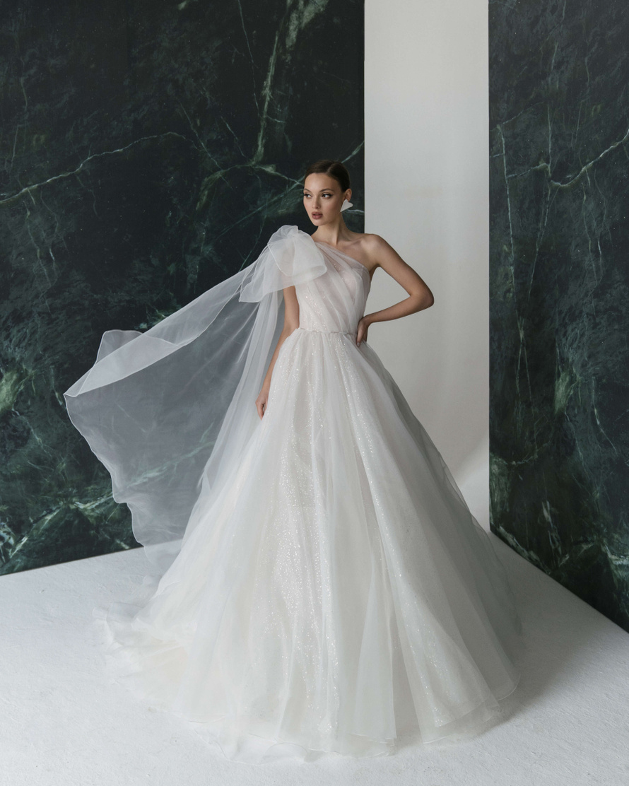 Купить свадебное платье «Винтер» Рара Авис из коллекции Гелекси 2022 года в салоне «Мэри Трюфель»