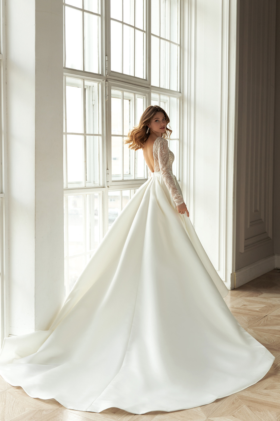 Свадебное платье «Амбер» Евы Лендел — купить в Краснодаре платье Амбер из коллекции "Меньше значит больше"2021