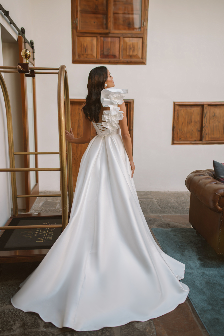 Купить свадебное платье «Вада» Бламмо Биамо из коллекции Вайт Гарден 2024 года в салоне «Мэри Трюфель»