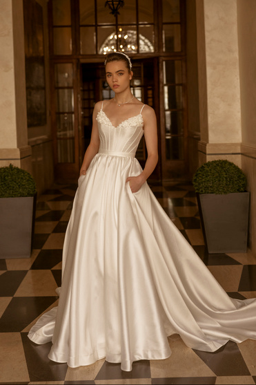 Купить свадебное платье «Виттория» Бламмо Биамо из коллекции Гармония Любви 2023 года в салоне «Мэри Трюфель»