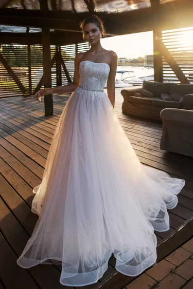 Купить свадебное платье «Сиена» Натальи Романовой из коллекции 2019 в интернет-магазине «Мэри Трюфель» Сиена