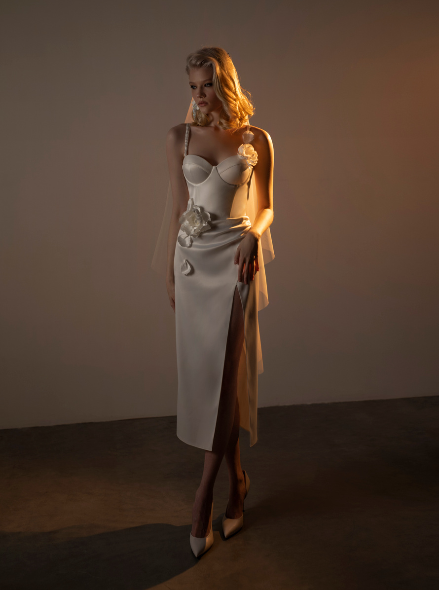 Купить свадебное платье Эмили Эйв из коллекции 2023 года в салоне «Мэри Трюфель»