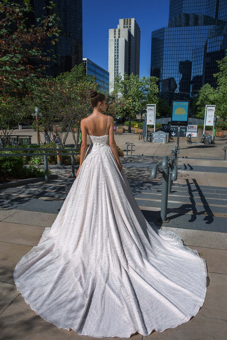 Свадебное платье «Вейла» Кристал Дизайн из коллекции Париж 2019 фото, цена