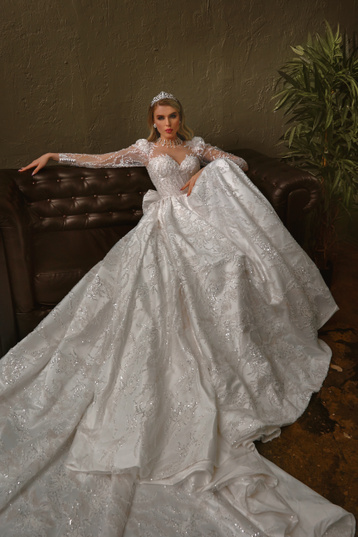 Купить свадебное платье «Астория» Олег Бабуров из коллекции Лав Мелоди 2023 года в салоне «Мэри Трюфель»