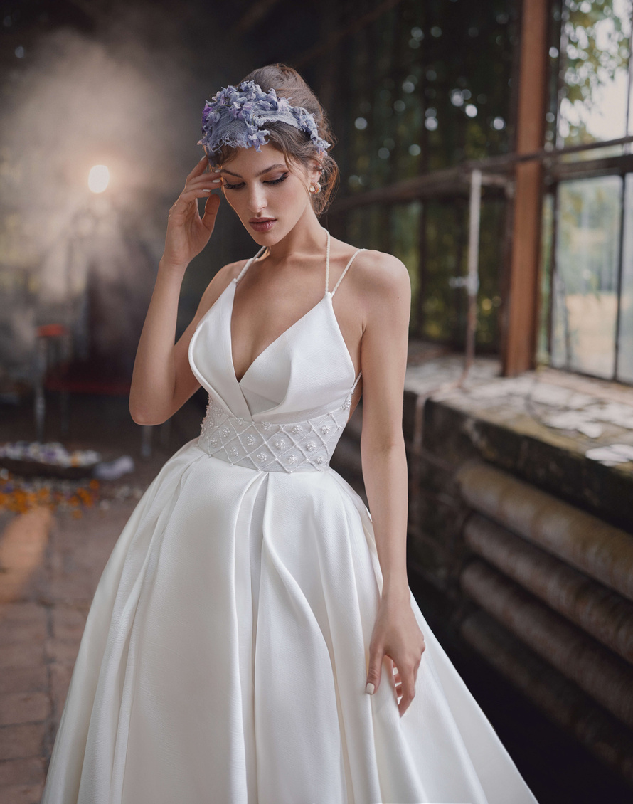 Купить свадебное платье «Грейс» с жемчугом Анже Этуаль из коллекции Леди Перл 2021 года в салоне «Мэри Трюфель»