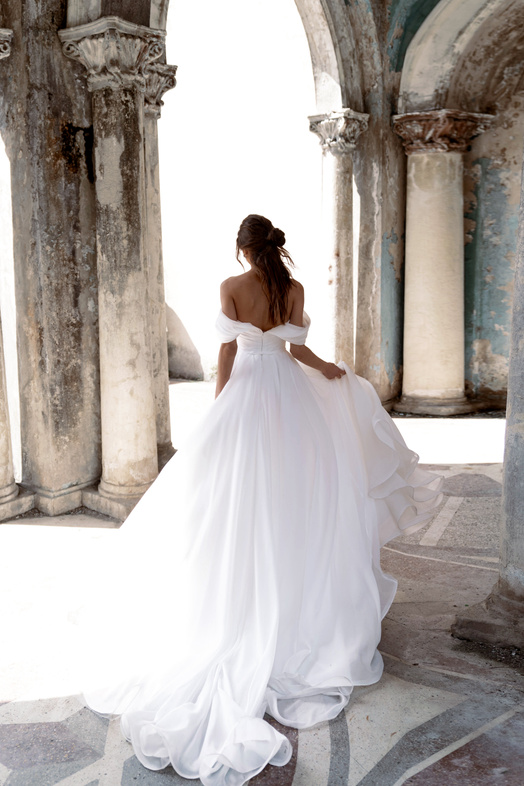 Купить свадебное платье «Эмибет» Натальи Романовой из коллекции Сандримс 2023 года в салоне «Мэри Трюфель»
