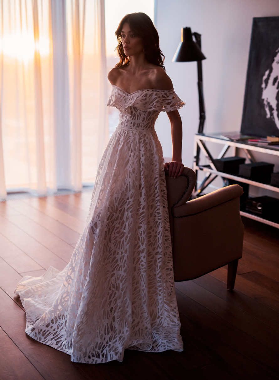 Купить свадебное платье «Лайма» Натальи Романовой из коллекции 2019 в Екатеринбурге недорого