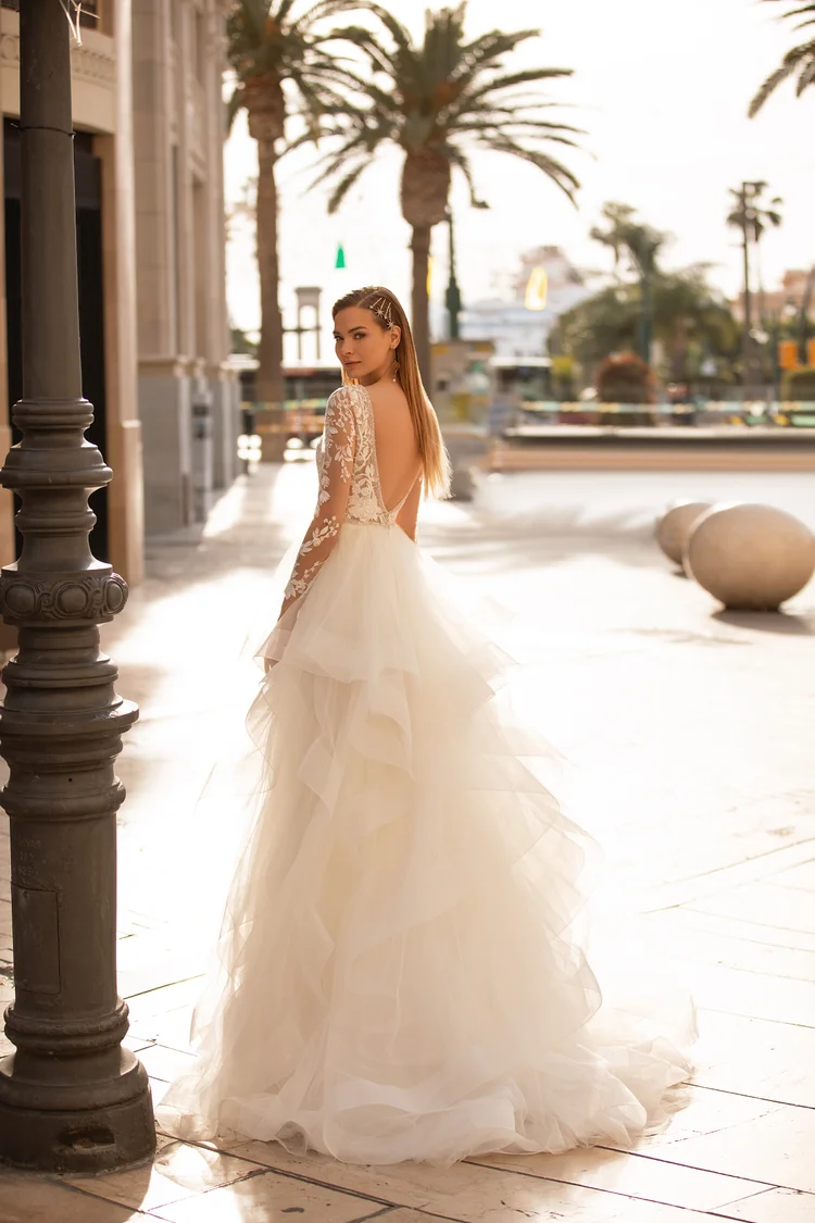 Купить свадебное платье Норы Навиано (Арт. 19389) из коллекции 2020 в Самаре Арт. 19389