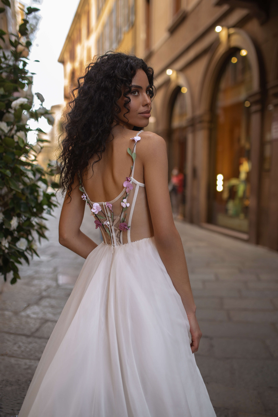 Купить свадебное платье «Суфле» Рара Авис из коллекции Дольче Вита 2023 года в салоне «Мэри Трюфель»