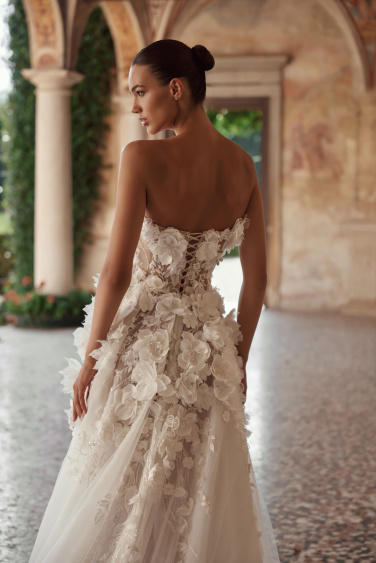 Wedding dresses with open back