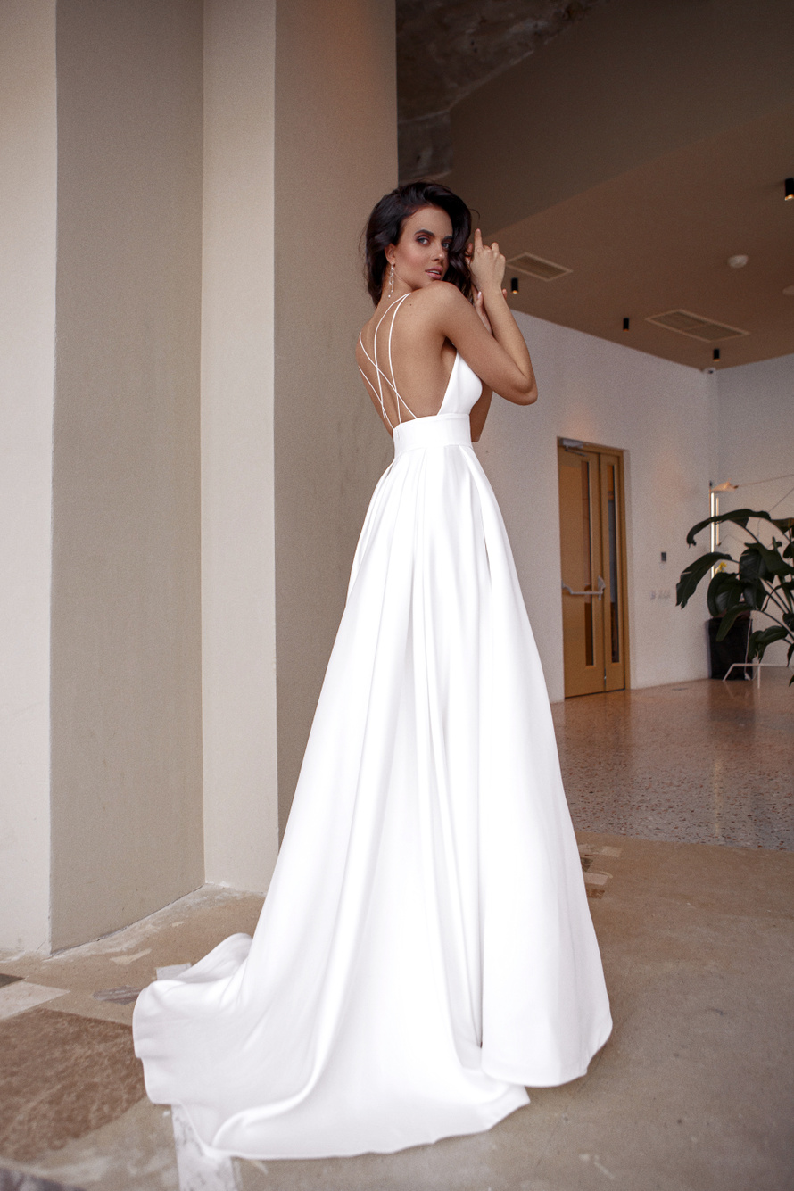 Купить свадебное платье «Ким» Натальи Романовой из коллекции 2021 в салоне «Мэри Трюфель»