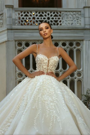 Wedding dresses in classic style