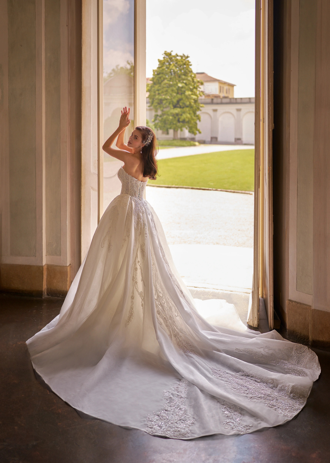 Luxurious wedding dresses