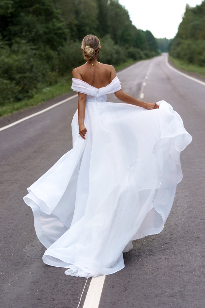 Купить свадебное платье «Вилора» Натальи Романовой из коллекции 2021 в салоне «Мэри Трюфель»